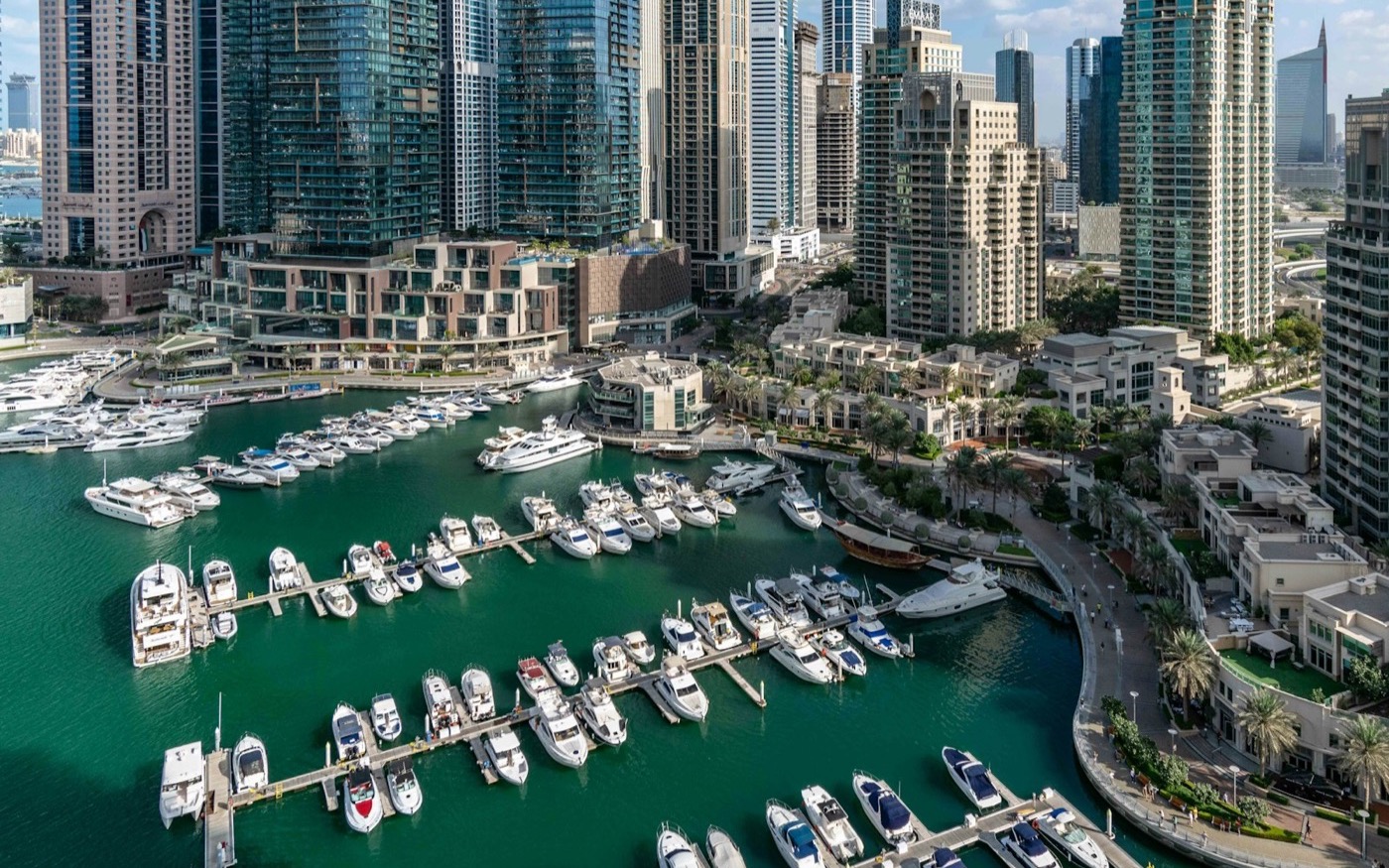 Waterfront villas and townhouses on the Dubai Marina water